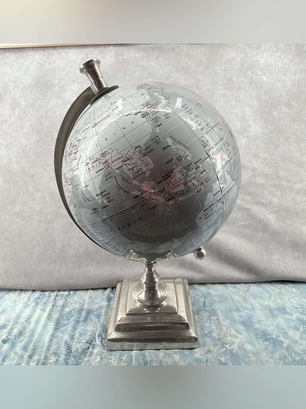 8" diam, Paramount International decorative globe